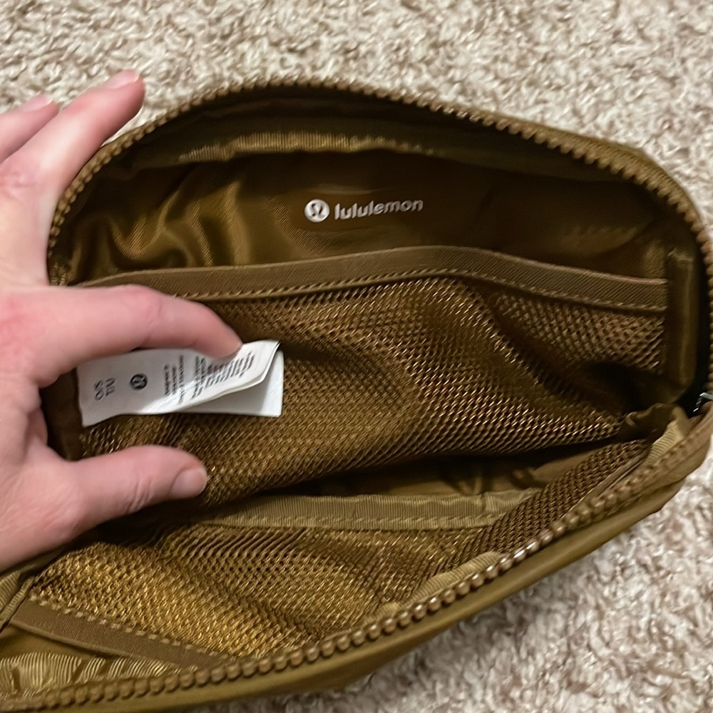Lululemon Athletica Everywhere Belt Bag - Picture 4 of 6